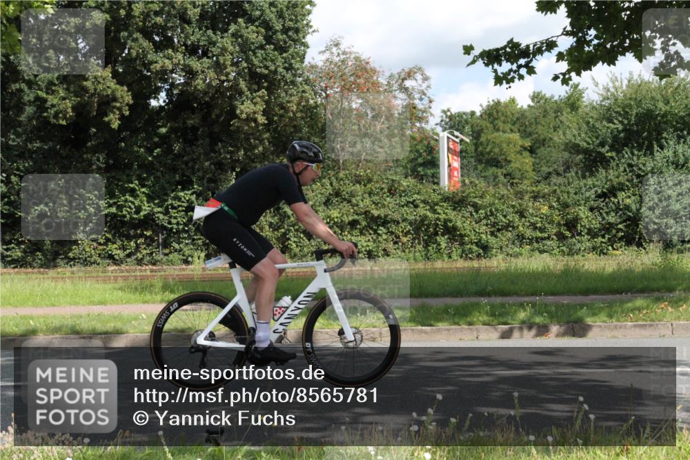 10.08.2025 - GEWOBA Citytriathlon Bremen Yannick Fuchs http://msf.ph/oto/8565781 10.08.2025 12:10:42 Radfahren 573, 622, 629, 644, 647, 651, 656, 659, 685, 712, 722, 730, 748, 755, 819, 889, 898, 1014 meine-sportfotos.de