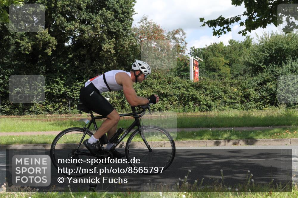 10.08.2025 - GEWOBA Citytriathlon Bremen Yannick Fuchs http://msf.ph/oto/8565797 10.08.2025 12:10:46 Radfahren 573, 622, 625, 629, 644, 651, 656, 659, 685, 712, 716, 722, 730, 748, 755, 812, 819, 898, 1014 meine-sportfotos.de
