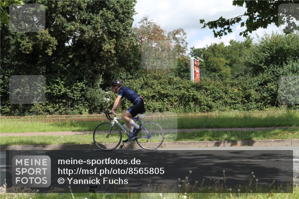 10.08.2025 - GEWOBA Citytriathlon Bremen Yannick Fuchs http://msf.ph/oto/8565805 10.08.2025 12:10:53 Radfahren 573, 622, 625, 629, 651, 659, 685, 712, 716, 722, 748, 800, 812, 819, 898 meine-sportfotos.de