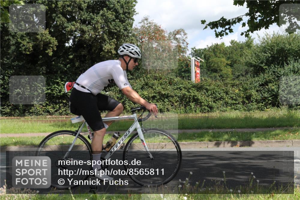 10.08.2025 - GEWOBA Citytriathlon Bremen Yannick Fuchs http://msf.ph/oto/8565811 10.08.2025 12:10:57 Radfahren 573, 622, 625, 651, 659, 669, 685, 687, 716, 748, 800, 812, 898 meine-sportfotos.de