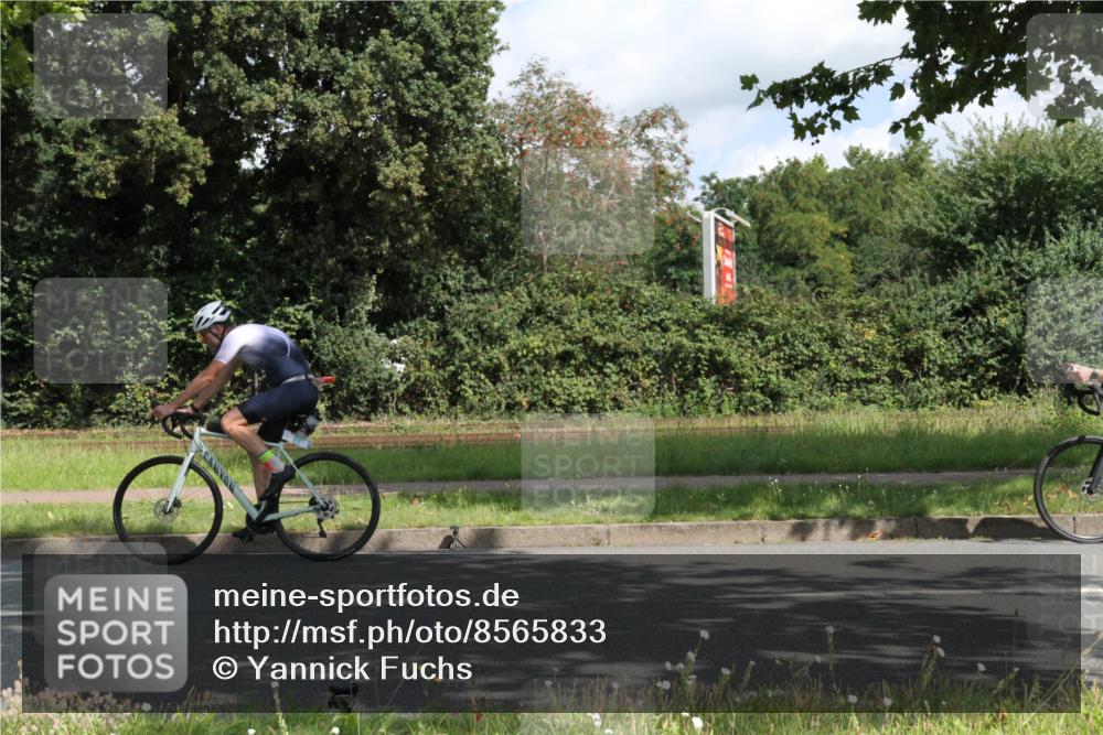 10.08.2025 - GEWOBA Citytriathlon Bremen Yannick Fuchs http://msf.ph/oto/8565833 10.08.2025 12:11:09 Radfahren 575, 625, 669, 679, 687, 713, 800, 812, 835 meine-sportfotos.de