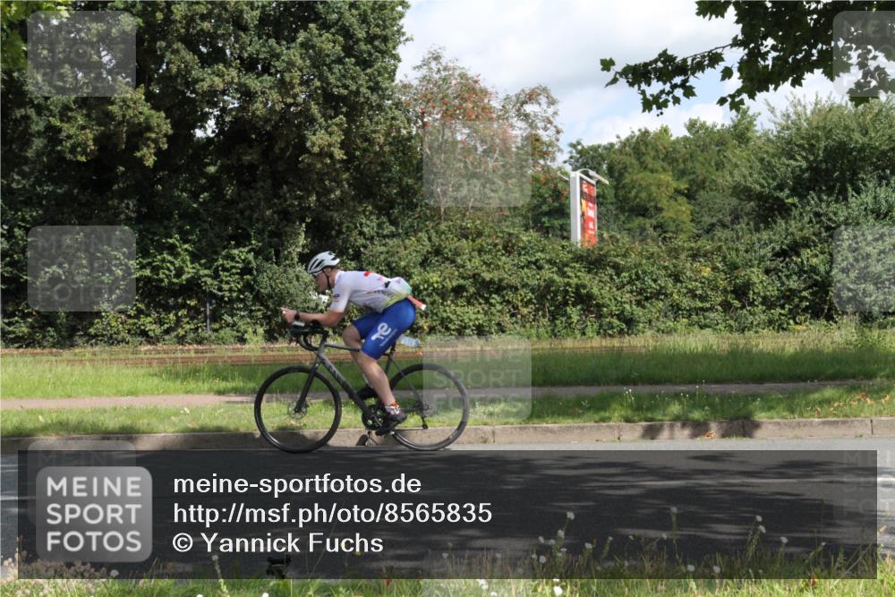 10.08.2025 - GEWOBA Citytriathlon Bremen Yannick Fuchs http://msf.ph/oto/8565835 10.08.2025 12:11:10 Radfahren 575, 625, 669, 679, 687, 713, 800, 812, 835 meine-sportfotos.de
