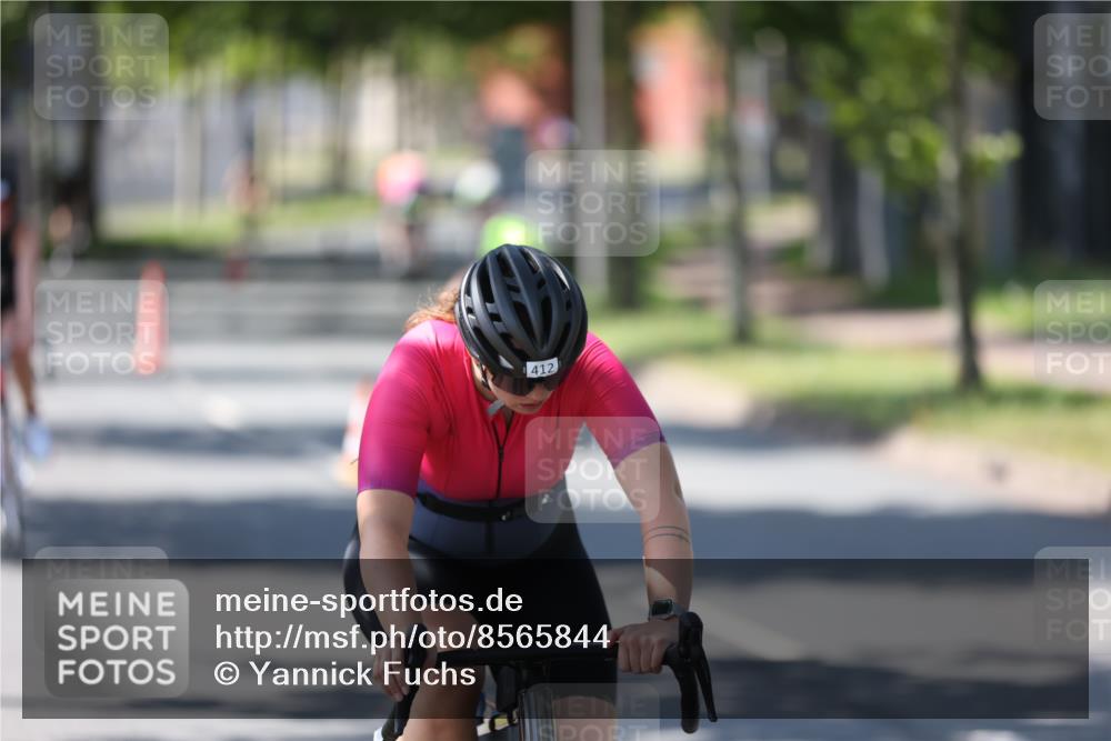 10.08.2025 - GEWOBA Citytriathlon Bremen Yannick Fuchs http://msf.ph/oto/8565844 10.08.2025 14:52:20 Radfahren 315, 321, 327, 329, 347, 361, 381, 412, 439, 469, 496, 520 meine-sportfotos.de
