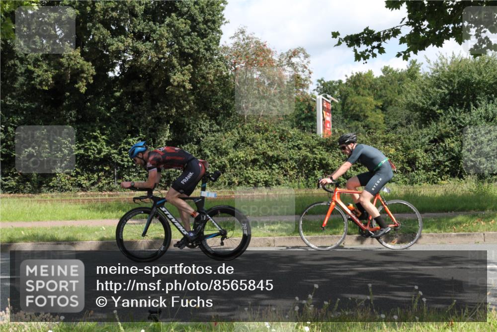 10.08.2025 - GEWOBA Citytriathlon Bremen Yannick Fuchs http://msf.ph/oto/8565845 10.08.2025 12:11:19 Radfahren 575, 645, 669, 679, 687, 713, 835, 894 meine-sportfotos.de