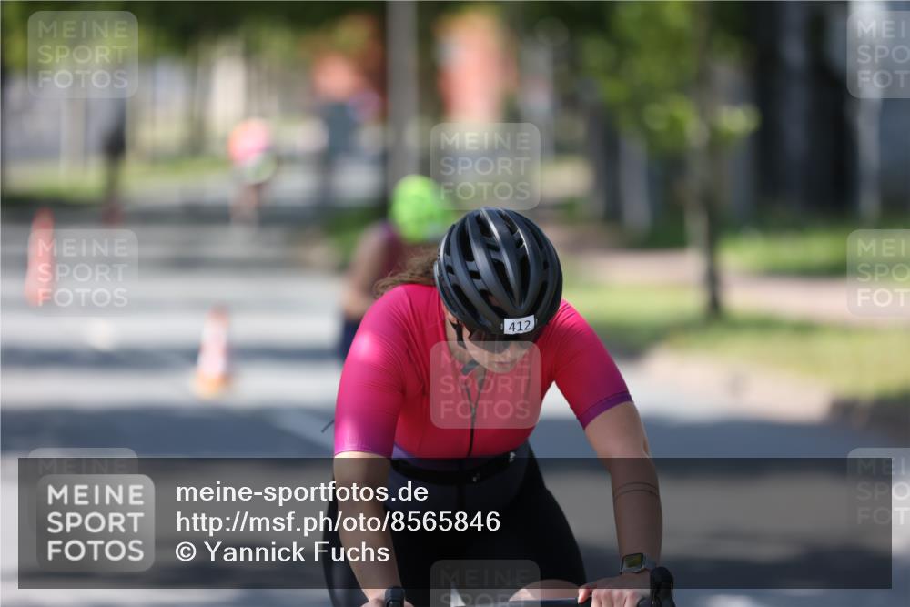 10.08.2025 - GEWOBA Citytriathlon Bremen Yannick Fuchs http://msf.ph/oto/8565846 10.08.2025 14:52:20 Radfahren 315, 321, 327, 329, 347, 361, 381, 412, 439, 469, 496, 520 meine-sportfotos.de
