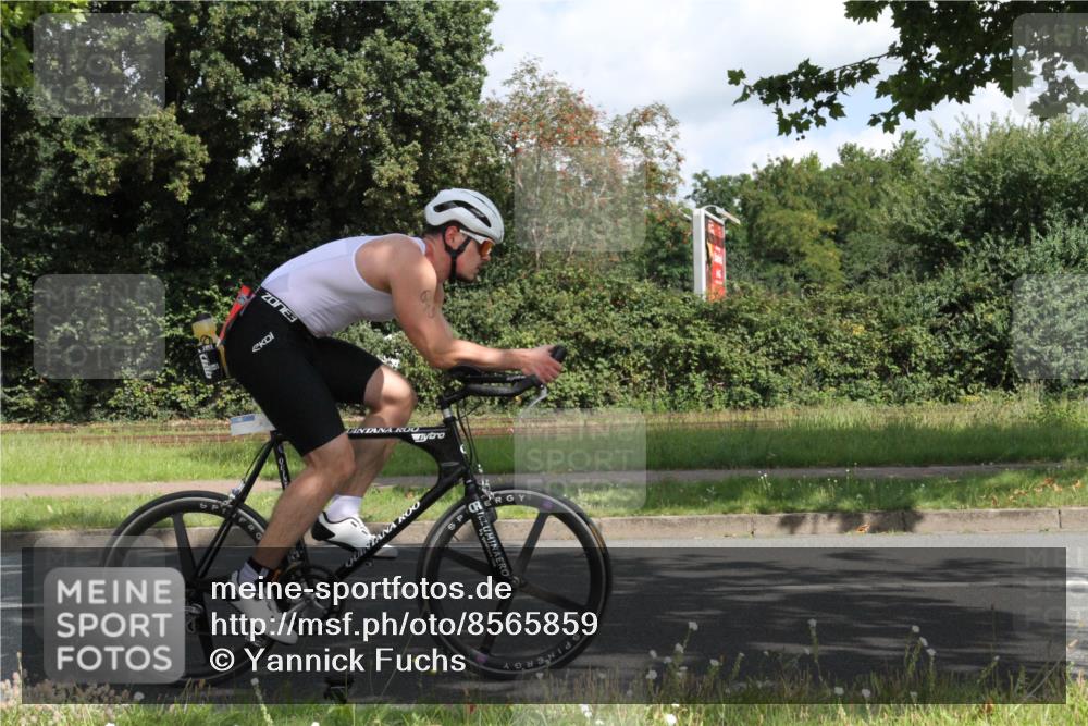10.08.2025 - GEWOBA Citytriathlon Bremen Yannick Fuchs http://msf.ph/oto/8565859 10.08.2025 12:11:27 Radfahren 575, 578, 583, 645, 713, 894, 1038 meine-sportfotos.de