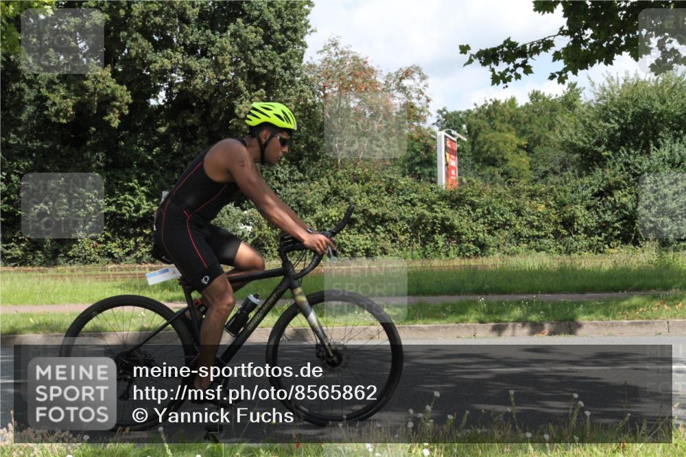 10.08.2025 - GEWOBA Citytriathlon Bremen Yannick Fuchs http://msf.ph/oto/8565862 10.08.2025 12:11:28 Radfahren 575, 578, 583, 645, 713, 894, 1038 meine-sportfotos.de