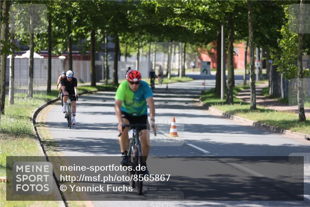 10.08.2025 - GEWOBA Citytriathlon Bremen Yannick Fuchs http://msf.ph/oto/8565867 10.08.2025 14:52:26 Radfahren 327, 329, 347, 361, 381, 412, 439, 469, 496, 520 meine-sportfotos.de