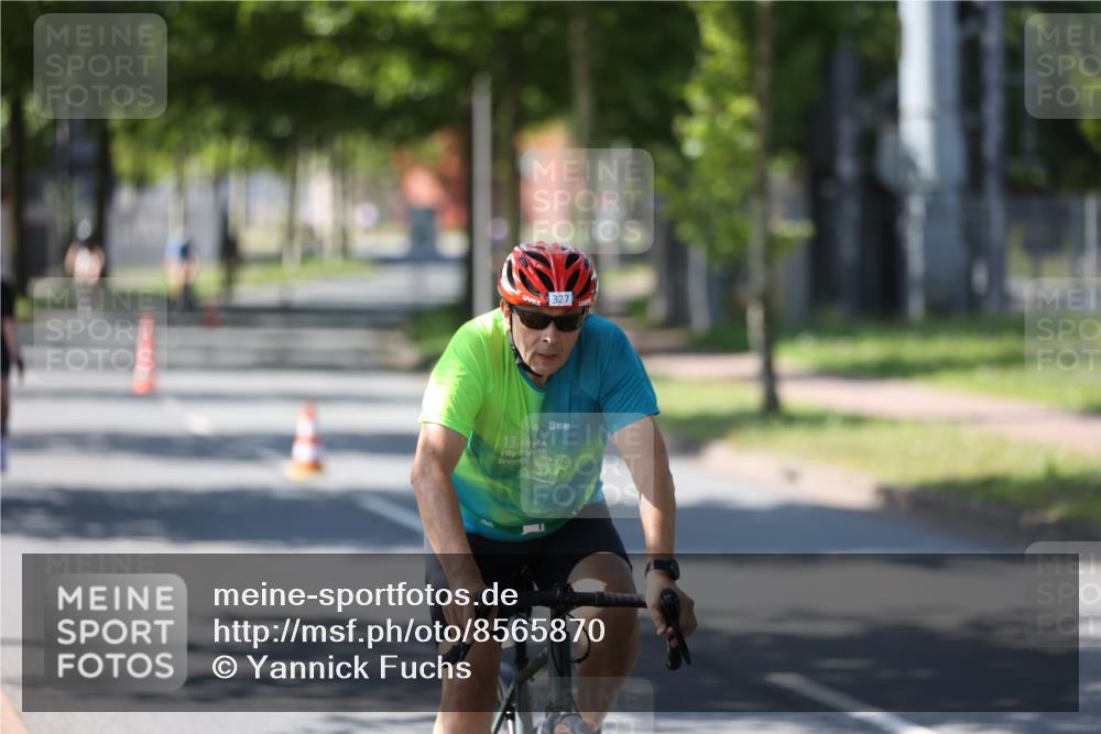 10.08.2025 - GEWOBA Citytriathlon Bremen Yannick Fuchs http://msf.ph/oto/8565870 10.08.2025 14:52:27 Radfahren 327, 329, 347, 361, 381, 439, 469, 496, 520 meine-sportfotos.de