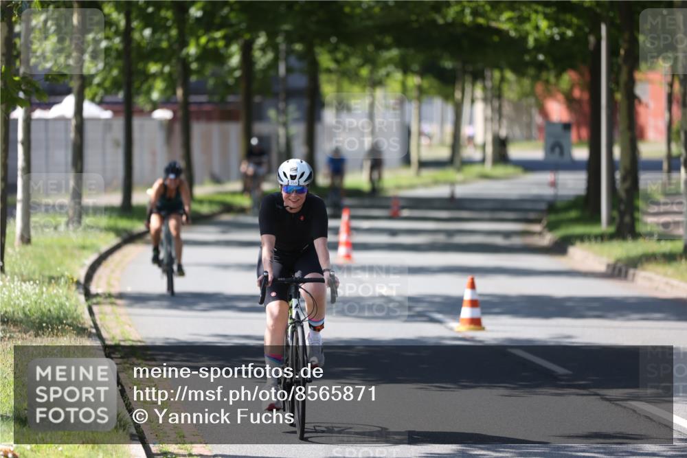 10.08.2025 - GEWOBA Citytriathlon Bremen Yannick Fuchs http://msf.ph/oto/8565871 10.08.2025 14:52:28 Radfahren 327, 329, 347, 361, 381, 439, 469, 496, 520 meine-sportfotos.de