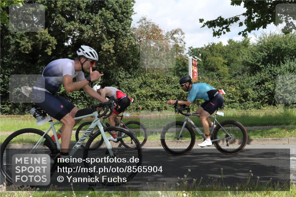10.08.2025 - GEWOBA Citytriathlon Bremen Yannick Fuchs http://msf.ph/oto/8565904 10.08.2025 12:12:03 Radfahren 576, 605, 667, 699, 702, 799, 816, 907, 1003 meine-sportfotos.de