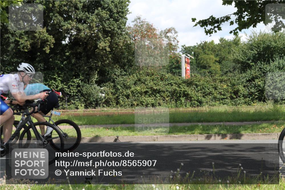 10.08.2025 - GEWOBA Citytriathlon Bremen Yannick Fuchs http://msf.ph/oto/8565907 10.08.2025 12:12:03 Radfahren 576, 605, 667, 699, 702, 799, 816, 907, 1003 meine-sportfotos.de