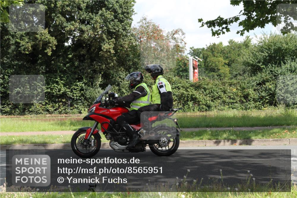 10.08.2025 - GEWOBA Citytriathlon Bremen Yannick Fuchs http://msf.ph/oto/8565951 10.08.2025 12:12:32 Radfahren 692, 769, 851, 875, 932, 1012 meine-sportfotos.de