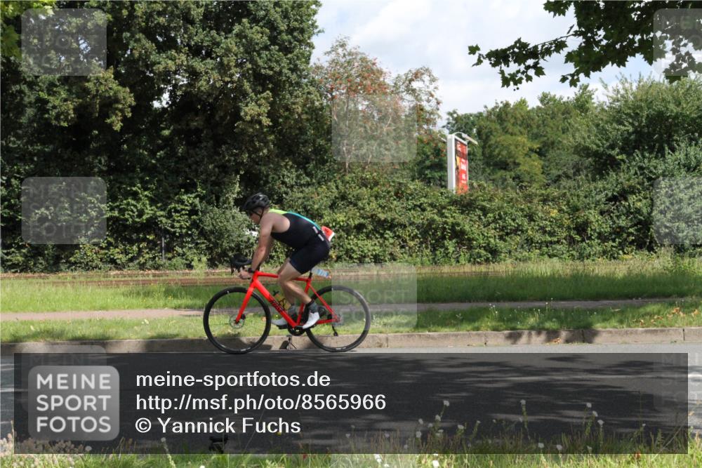 10.08.2025 - GEWOBA Citytriathlon Bremen Yannick Fuchs http://msf.ph/oto/8565966 10.08.2025 12:12:42 Radfahren 640, 692, 769, 771, 851, 885, 1012 meine-sportfotos.de