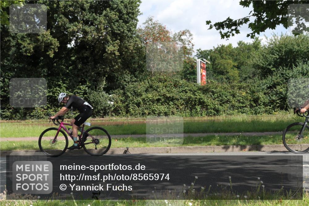 10.08.2025 - GEWOBA Citytriathlon Bremen Yannick Fuchs http://msf.ph/oto/8565974 10.08.2025 12:12:46 Radfahren 640, 692, 769, 771, 851, 884, 885, 960, 1012 meine-sportfotos.de