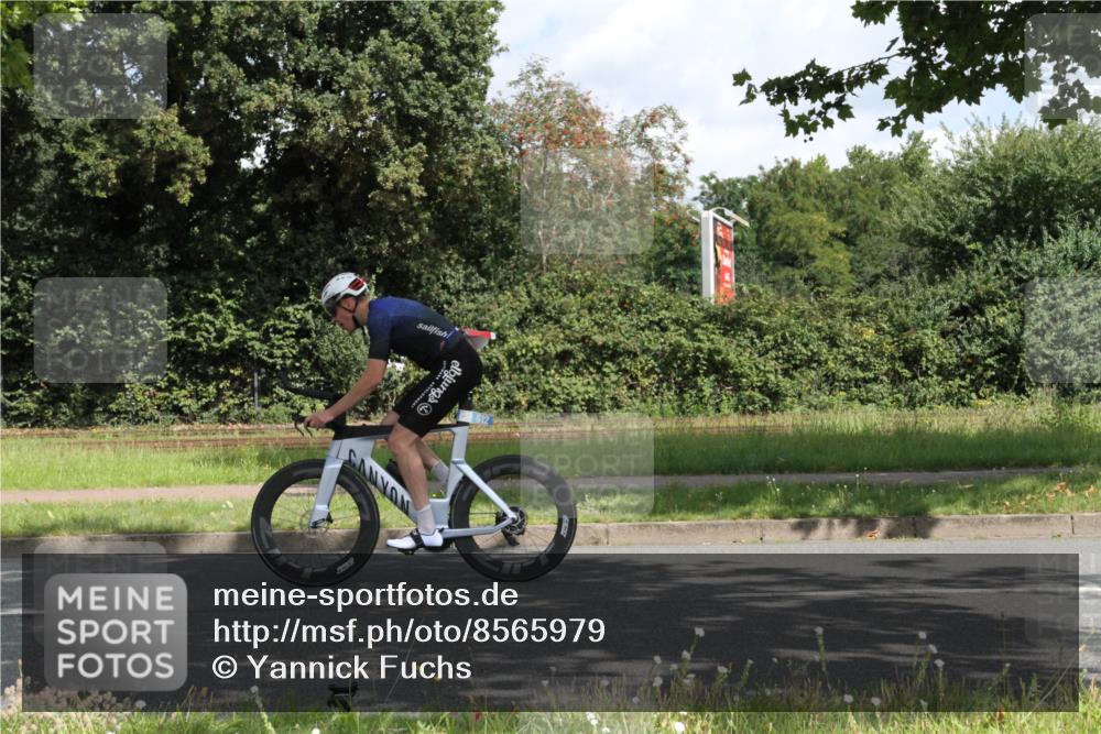 10.08.2025 - GEWOBA Citytriathlon Bremen Yannick Fuchs http://msf.ph/oto/8565979 10.08.2025 12:12:47 Radfahren 640, 692, 745, 771, 851, 884, 885, 960, 1012 meine-sportfotos.de