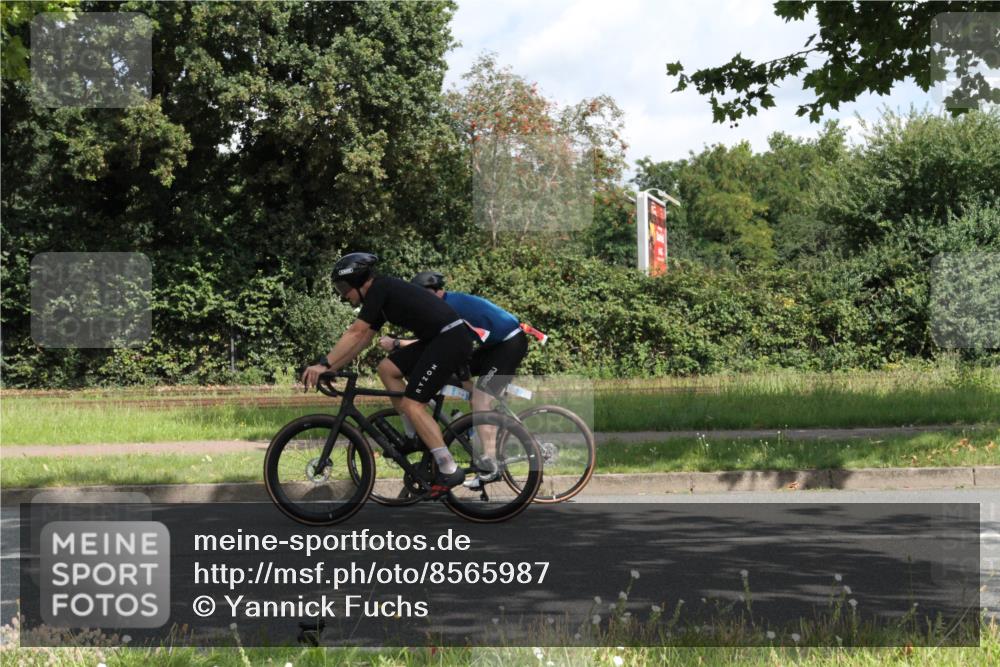10.08.2025 - GEWOBA Citytriathlon Bremen Yannick Fuchs http://msf.ph/oto/8565987 10.08.2025 12:12:52 Radfahren 640, 675, 692, 745, 767, 771, 851, 884, 885, 960 meine-sportfotos.de