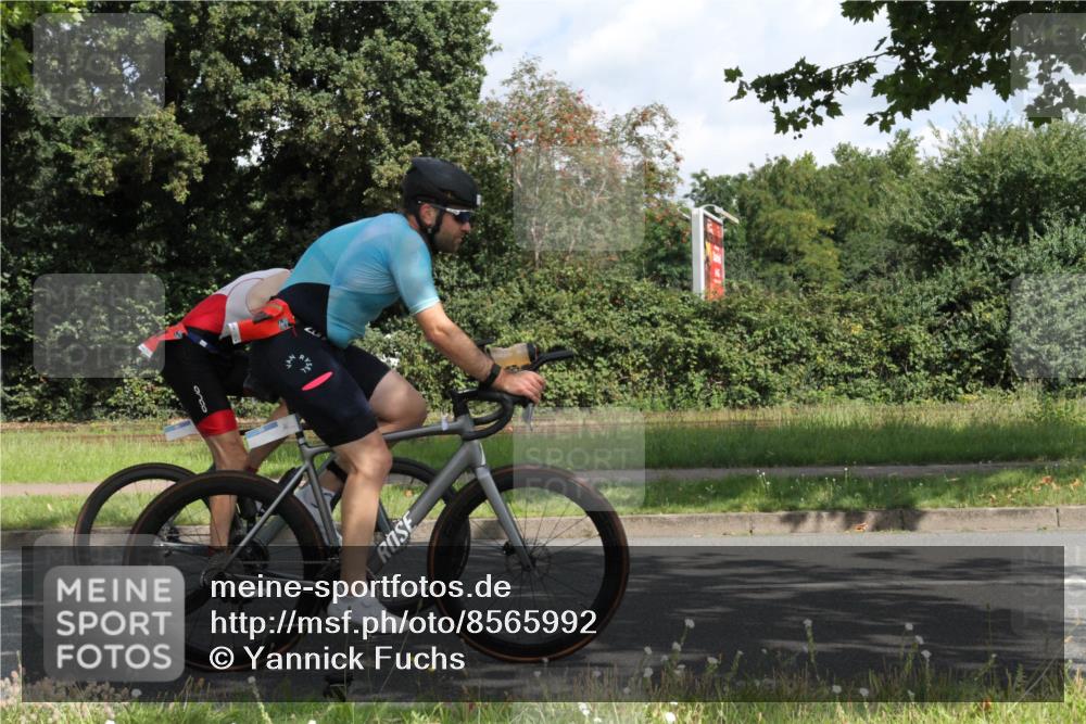 10.08.2025 - GEWOBA Citytriathlon Bremen Yannick Fuchs http://msf.ph/oto/8565992 10.08.2025 12:12:55 Radfahren 640, 675, 745, 767, 771, 884, 885, 960 meine-sportfotos.de