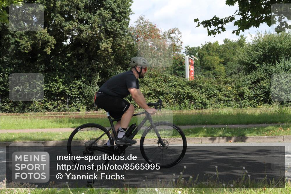 10.08.2025 - GEWOBA Citytriathlon Bremen Yannick Fuchs http://msf.ph/oto/8565995 10.08.2025 12:12:59 Radfahren 640, 675, 745, 767, 771, 884, 885, 960 meine-sportfotos.de