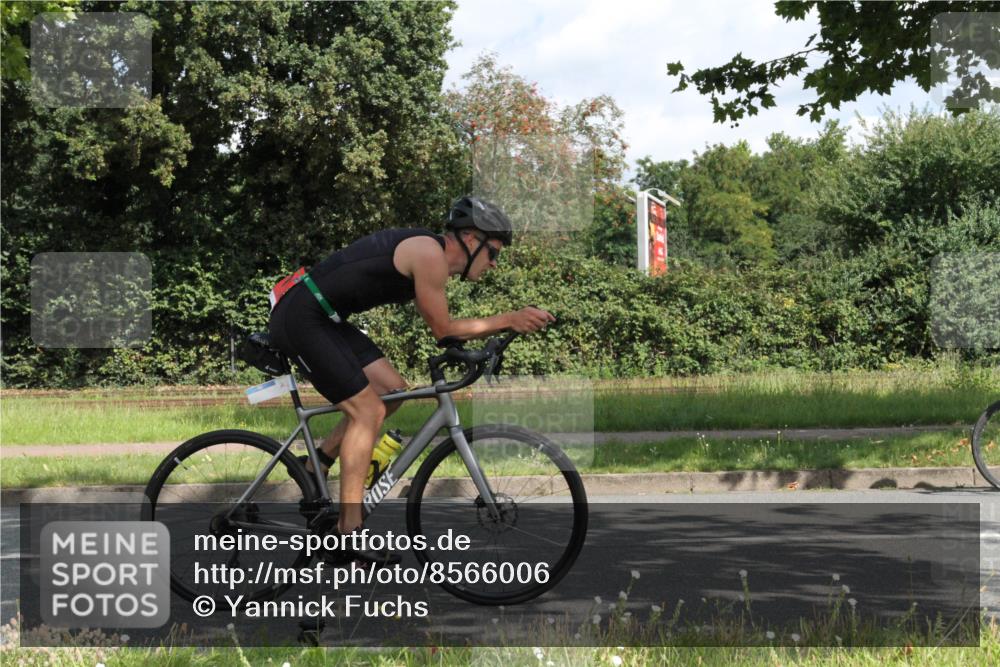 10.08.2025 - GEWOBA Citytriathlon Bremen Yannick Fuchs http://msf.ph/oto/8566006 10.08.2025 12:13:03 Radfahren 675, 745, 760, 767, 771, 884, 960, 1013 meine-sportfotos.de