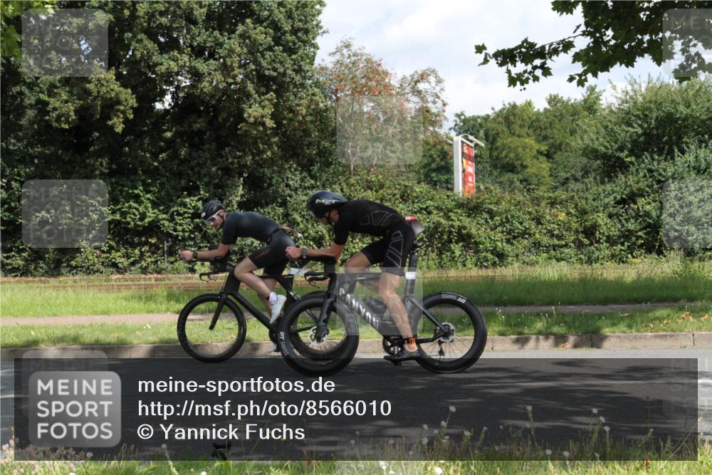 10.08.2025 - GEWOBA Citytriathlon Bremen Yannick Fuchs http://msf.ph/oto/8566010 10.08.2025 12:13:06 Radfahren 675, 745, 760, 767, 771, 884, 960, 1013, 1026 meine-sportfotos.de