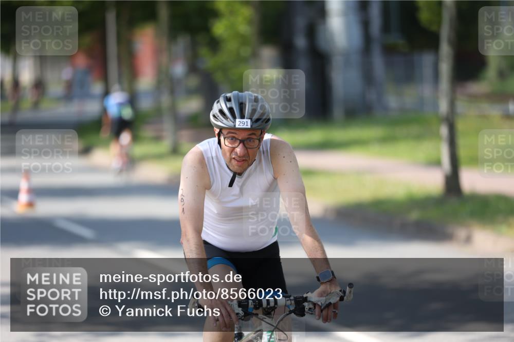 10.08.2025 - GEWOBA Citytriathlon Bremen Yannick Fuchs http://msf.ph/oto/8566023 10.08.2025 14:53:56 Radfahren 291, 300, 345, 434, 438, 473, 485, 519 meine-sportfotos.de