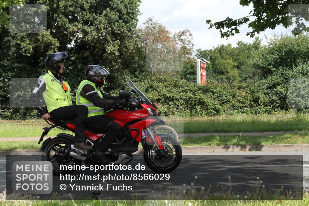 10.08.2025 - GEWOBA Citytriathlon Bremen Yannick Fuchs http://msf.ph/oto/8566029 10.08.2025 12:13:17 Radfahren 760, 774, 1013, 1026 meine-sportfotos.de