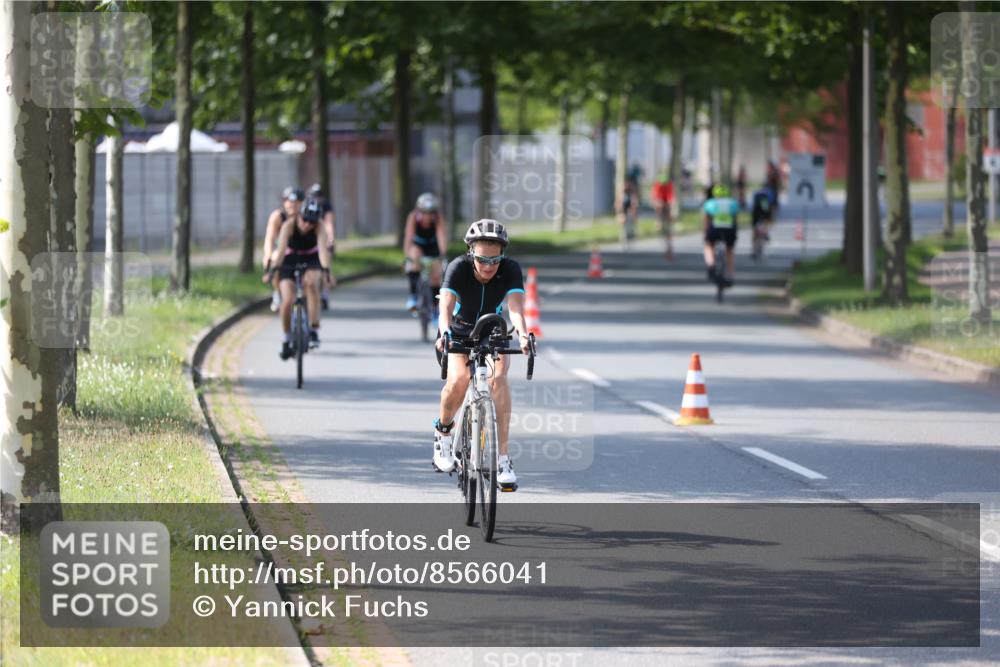 10.08.2025 - GEWOBA Citytriathlon Bremen Yannick Fuchs http://msf.ph/oto/8566041 10.08.2025 14:54:04 Radfahren 300, 345, 362, 433, 434, 473, 485, 508, 519 meine-sportfotos.de