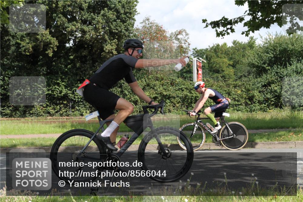 10.08.2025 - GEWOBA Citytriathlon Bremen Yannick Fuchs http://msf.ph/oto/8566044 10.08.2025 12:13:26 Radfahren 552, 612, 649, 760, 770, 774, 916, 1013, 1026 meine-sportfotos.de
