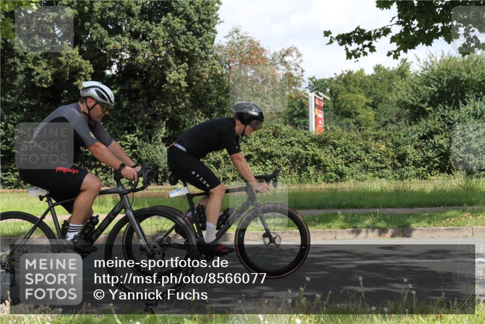 10.08.2025 - GEWOBA Citytriathlon Bremen Yannick Fuchs http://msf.ph/oto/8566077 10.08.2025 12:13:43 Radfahren 552, 568, 612, 621, 649, 664, 733, 770, 776, 823, 863, 916, 1017 meine-sportfotos.de