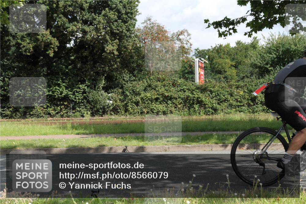 10.08.2025 - GEWOBA Citytriathlon Bremen Yannick Fuchs http://msf.ph/oto/8566079 10.08.2025 12:13:43 Radfahren 552, 568, 612, 621, 649, 664, 733, 770, 776, 823, 863, 916, 1017 meine-sportfotos.de