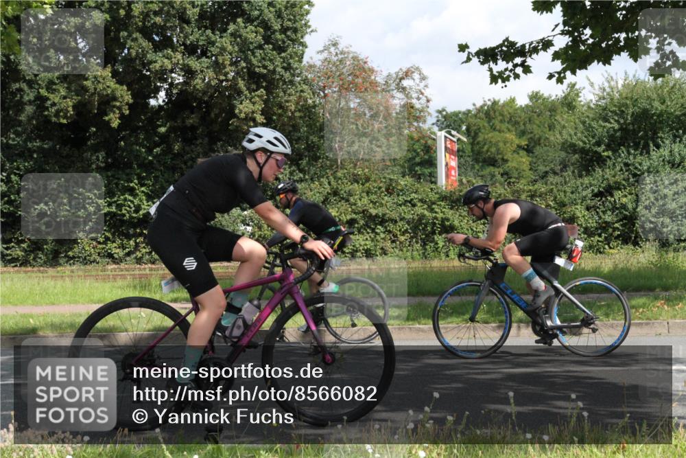 10.08.2025 - GEWOBA Citytriathlon Bremen Yannick Fuchs http://msf.ph/oto/8566082 10.08.2025 12:13:43 Radfahren 552, 568, 612, 621, 649, 664, 733, 770, 776, 823, 863, 916, 1017 meine-sportfotos.de
