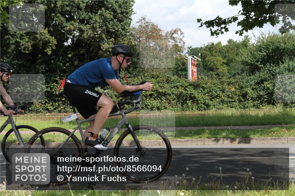10.08.2025 - GEWOBA Citytriathlon Bremen Yannick Fuchs http://msf.ph/oto/8566094 10.08.2025 12:13:47 Radfahren 552, 568, 590, 612, 621, 649, 664, 733, 770, 776, 823, 863, 916, 1017 meine-sportfotos.de