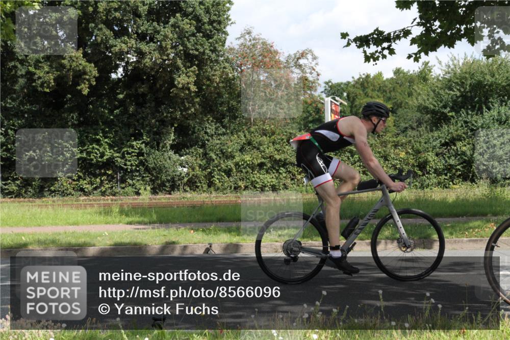 10.08.2025 - GEWOBA Citytriathlon Bremen Yannick Fuchs http://msf.ph/oto/8566096 10.08.2025 12:13:48 Radfahren 552, 568, 590, 612, 621, 664, 733, 770, 776, 823, 863, 916, 951, 1017 meine-sportfotos.de