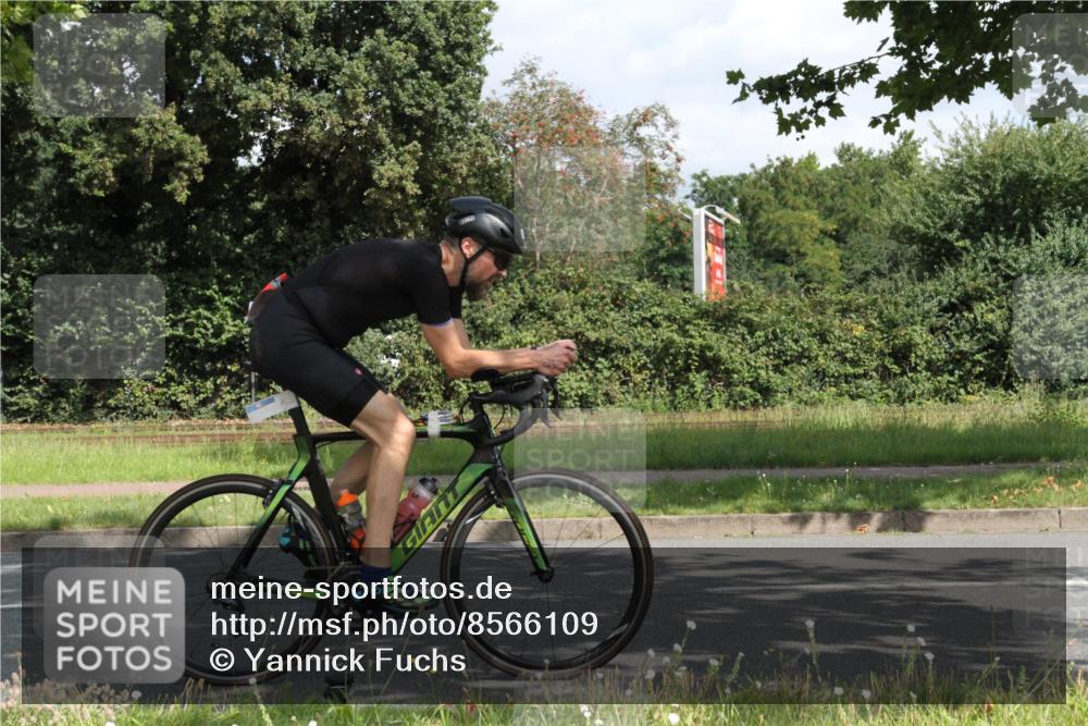 10.08.2025 - GEWOBA Citytriathlon Bremen Yannick Fuchs http://msf.ph/oto/8566109 10.08.2025 12:13:55 Radfahren 568, 590, 621, 689, 733, 776, 823, 863, 873, 950, 951, 1017 meine-sportfotos.de