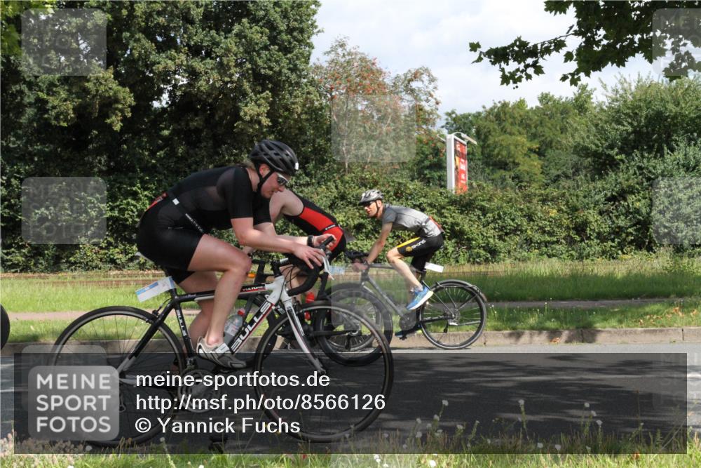 10.08.2025 - GEWOBA Citytriathlon Bremen Yannick Fuchs http://msf.ph/oto/8566126 10.08.2025 12:14:03 Radfahren 568, 587, 590, 615, 616, 630, 689, 733, 788, 863, 873, 950, 951, 1030 meine-sportfotos.de