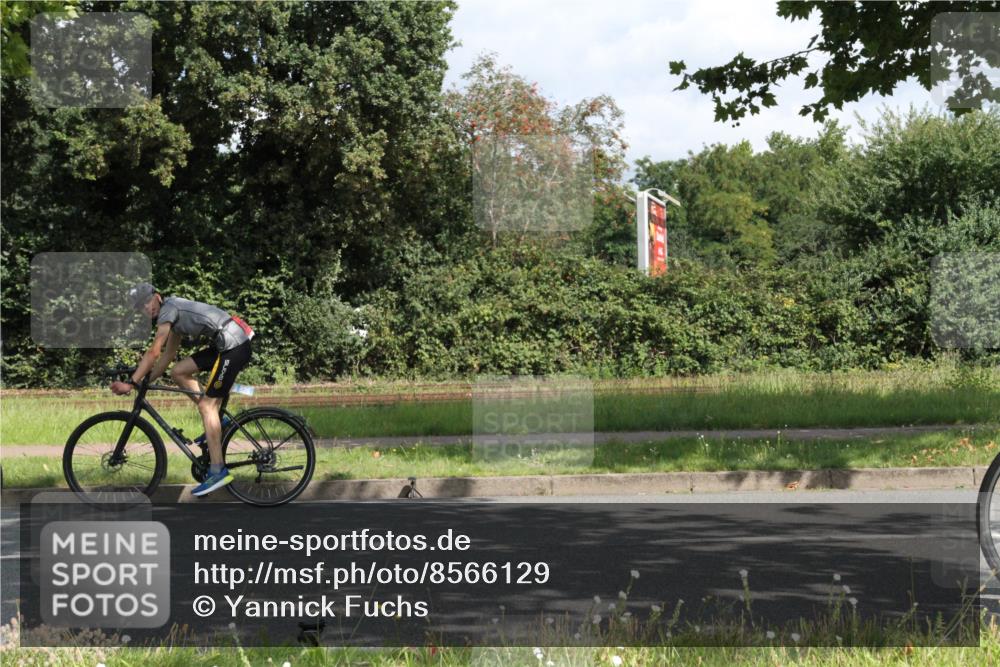 10.08.2025 - GEWOBA Citytriathlon Bremen Yannick Fuchs http://msf.ph/oto/8566129 10.08.2025 12:14:03 Radfahren 568, 587, 590, 615, 616, 630, 689, 733, 788, 863, 873, 950, 951, 1030 meine-sportfotos.de