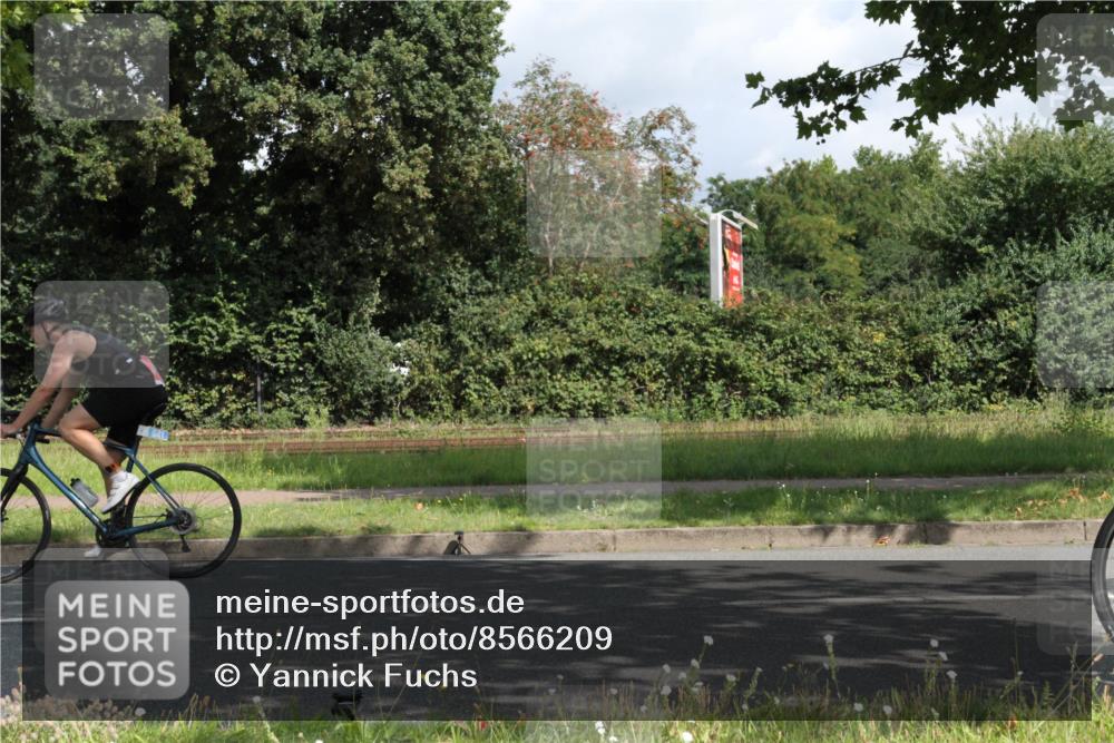 10.08.2025 - GEWOBA Citytriathlon Bremen Yannick Fuchs http://msf.ph/oto/8566209 10.08.2025 12:14:48 Radfahren 551, 627, 632, 635, 657, 736, 806, 826, 838, 857, 895, 897, 1020 meine-sportfotos.de
