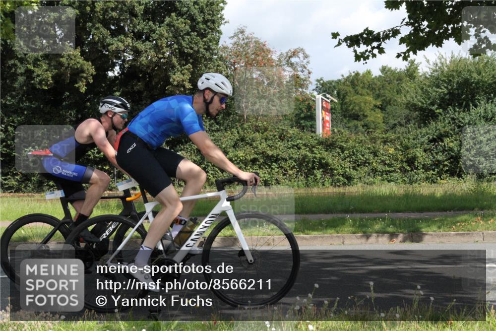 10.08.2025 - GEWOBA Citytriathlon Bremen Yannick Fuchs http://msf.ph/oto/8566211 10.08.2025 12:14:53 Radfahren 551, 627, 632, 635, 657, 736, 826, 857, 895, 897, 1020 meine-sportfotos.de