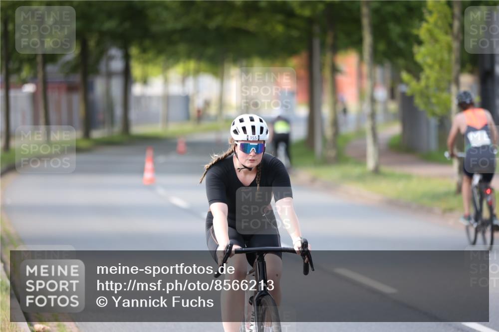 10.08.2025 - GEWOBA Citytriathlon Bremen Yannick Fuchs http://msf.ph/oto/8566213 10.08.2025 14:54:44 Radfahren 194, 316, 355, 370, 440, 489, 507, 514, 518 meine-sportfotos.de
