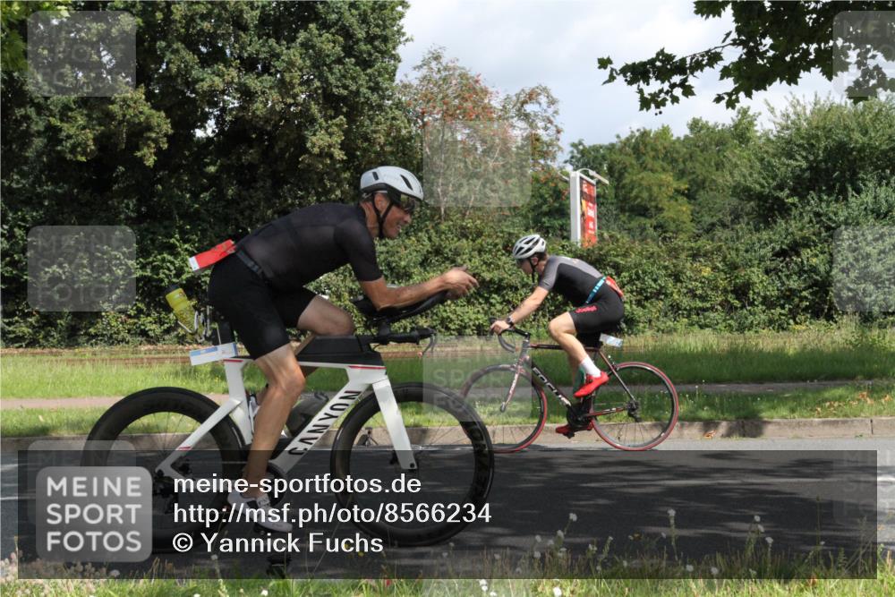10.08.2025 - GEWOBA Citytriathlon Bremen Yannick Fuchs http://msf.ph/oto/8566234 10.08.2025 12:14:59 Radfahren 551, 564, 627, 635, 657, 753, 826, 852, 857, 895, 897, 959, 1011, 1020 meine-sportfotos.de