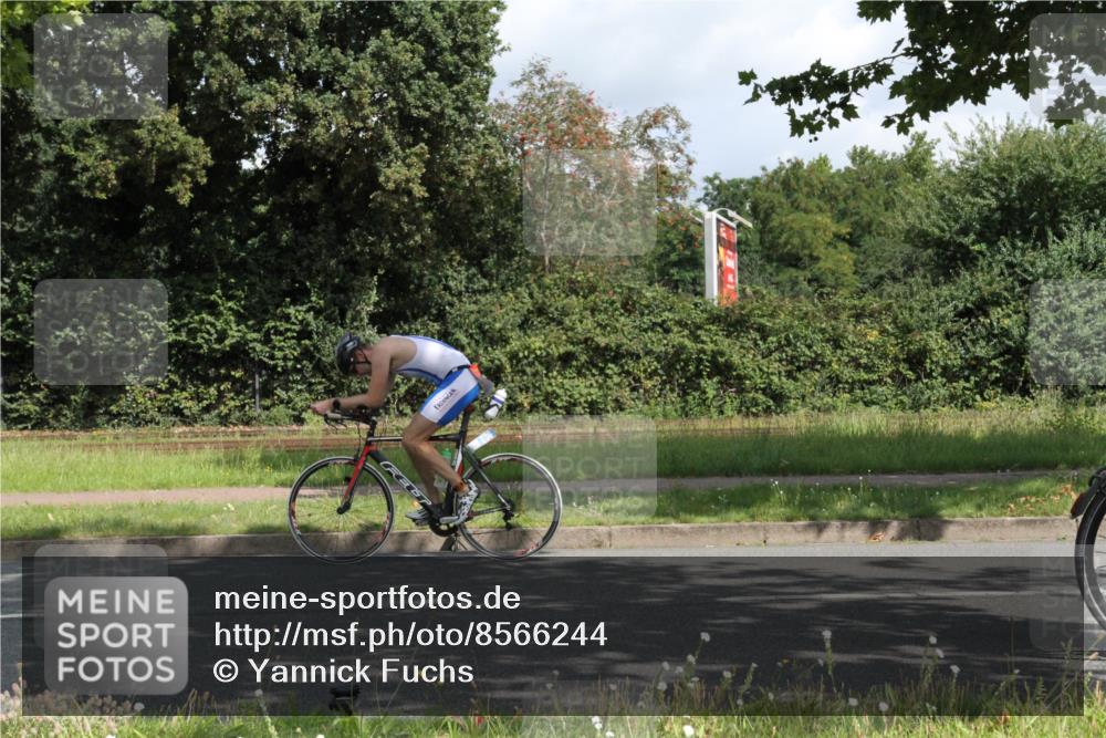 10.08.2025 - GEWOBA Citytriathlon Bremen Yannick Fuchs http://msf.ph/oto/8566244 10.08.2025 12:15:00 Radfahren 551, 564, 627, 635, 657, 753, 826, 852, 857, 895, 897, 959, 1011, 1020 meine-sportfotos.de