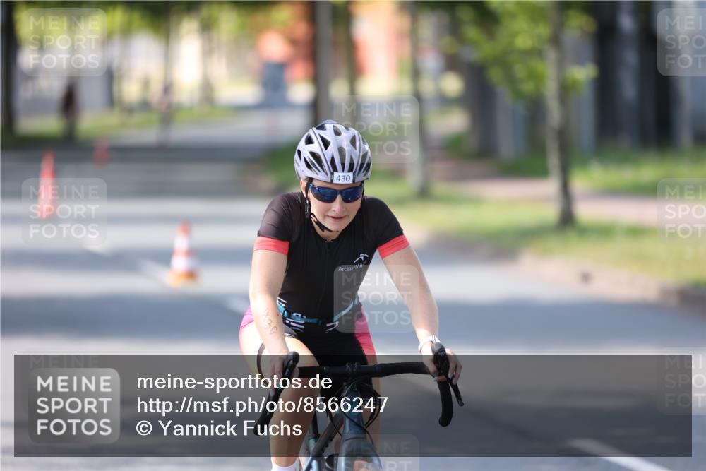 10.08.2025 - GEWOBA Citytriathlon Bremen Yannick Fuchs http://msf.ph/oto/8566247 10.08.2025 14:55:14 Radfahren 284, 375, 424, 430, 443, 450, 451, 511, 524 meine-sportfotos.de
