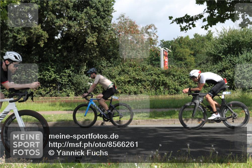 10.08.2025 - GEWOBA Citytriathlon Bremen Yannick Fuchs http://msf.ph/oto/8566261 10.08.2025 12:15:07 Radfahren 551, 564, 627, 753, 826, 852, 857, 876, 897, 947, 959, 1011, 1020 meine-sportfotos.de