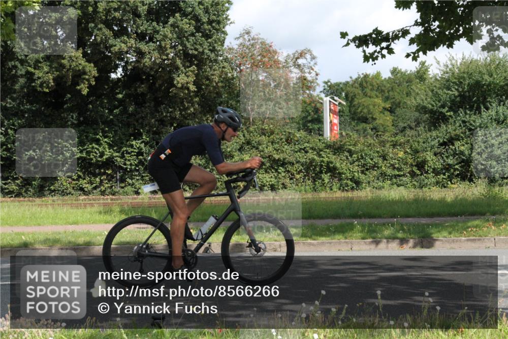 10.08.2025 - GEWOBA Citytriathlon Bremen Yannick Fuchs http://msf.ph/oto/8566266 10.08.2025 12:15:08 Radfahren 551, 564, 591, 627, 753, 826, 852, 876, 897, 947, 959, 1011, 1020 meine-sportfotos.de