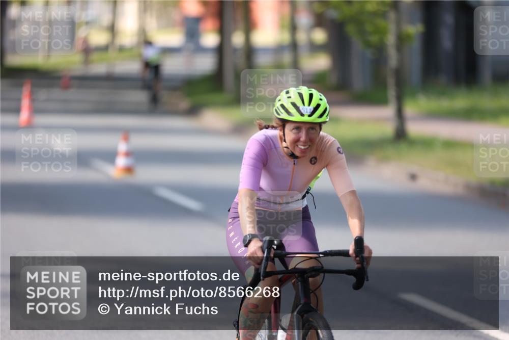 10.08.2025 - GEWOBA Citytriathlon Bremen Yannick Fuchs http://msf.ph/oto/8566268 10.08.2025 14:55:19 Radfahren 284, 424, 430, 443, 465, 511, 524, 530 meine-sportfotos.de