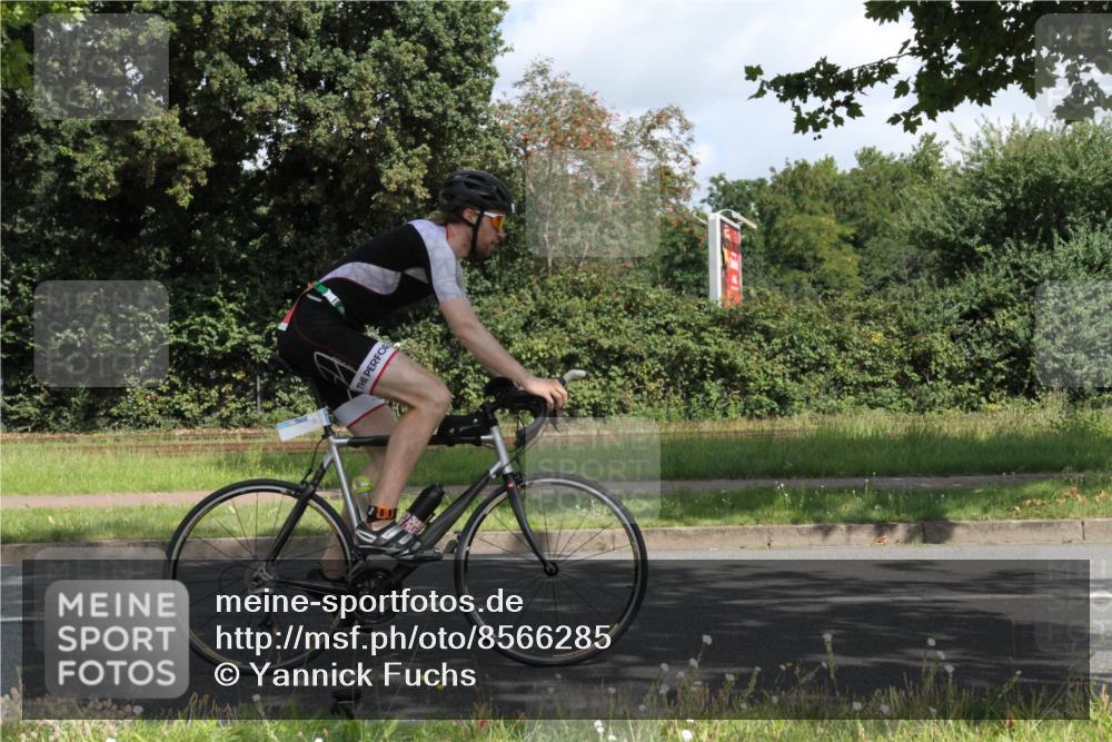 10.08.2025 - GEWOBA Citytriathlon Bremen Yannick Fuchs http://msf.ph/oto/8566285 10.08.2025 12:15:19 Radfahren 564, 591, 643, 753, 834, 852, 858, 876, 947, 959, 1011 meine-sportfotos.de
