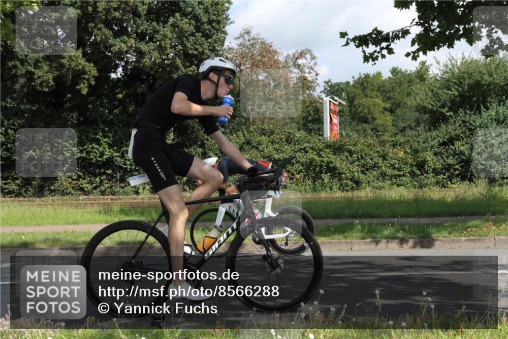 10.08.2025 - GEWOBA Citytriathlon Bremen Yannick Fuchs http://msf.ph/oto/8566288 10.08.2025 12:15:22 Radfahren 564, 591, 643, 834, 852, 858, 876, 947, 1011 meine-sportfotos.de
