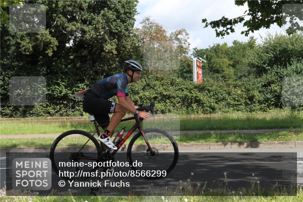 10.08.2025 - GEWOBA Citytriathlon Bremen Yannick Fuchs http://msf.ph/oto/8566299 10.08.2025 12:15:34 Radfahren 626, 641, 643, 834, 858 meine-sportfotos.de