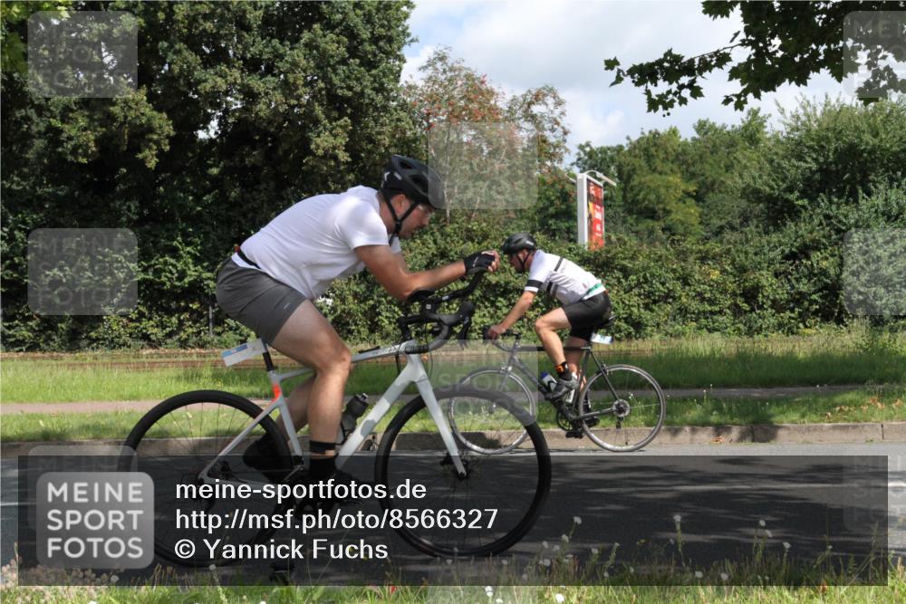 10.08.2025 - GEWOBA Citytriathlon Bremen Yannick Fuchs http://msf.ph/oto/8566327 10.08.2025 12:15:50 Radfahren 600, 626, 641, 682, 686, 707, 715, 824, 836, 839, 840, 859, 891, 1016, 1022 meine-sportfotos.de